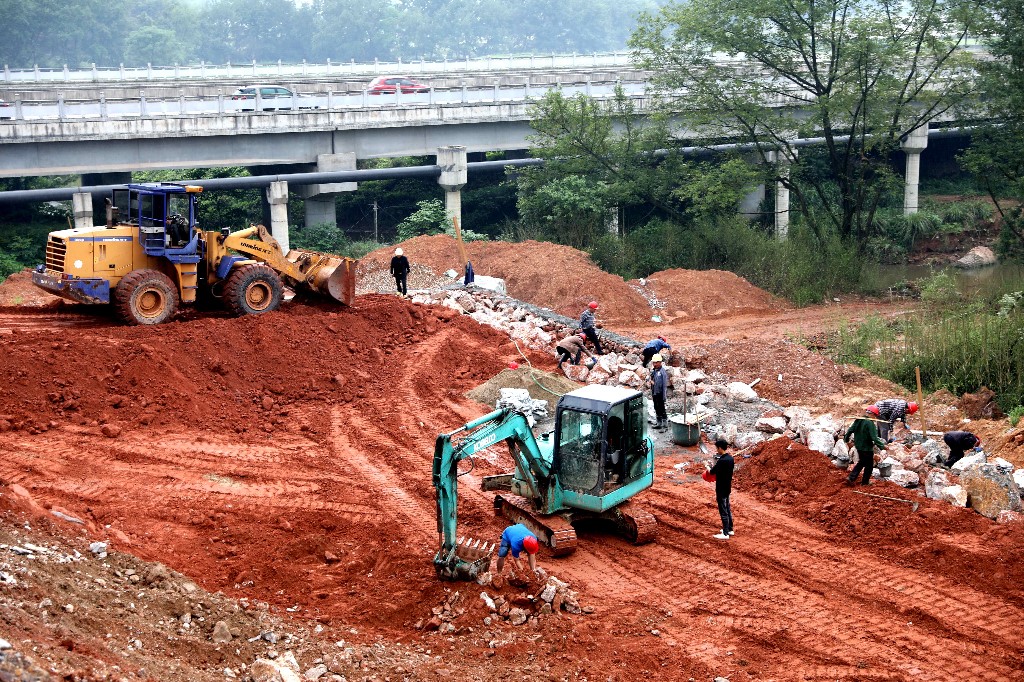 李鹏程调研重点项目建设工作时强调　严格按